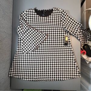 Ali Miles Black and White Patterned Top, size 14, NWT beautiful sleeves